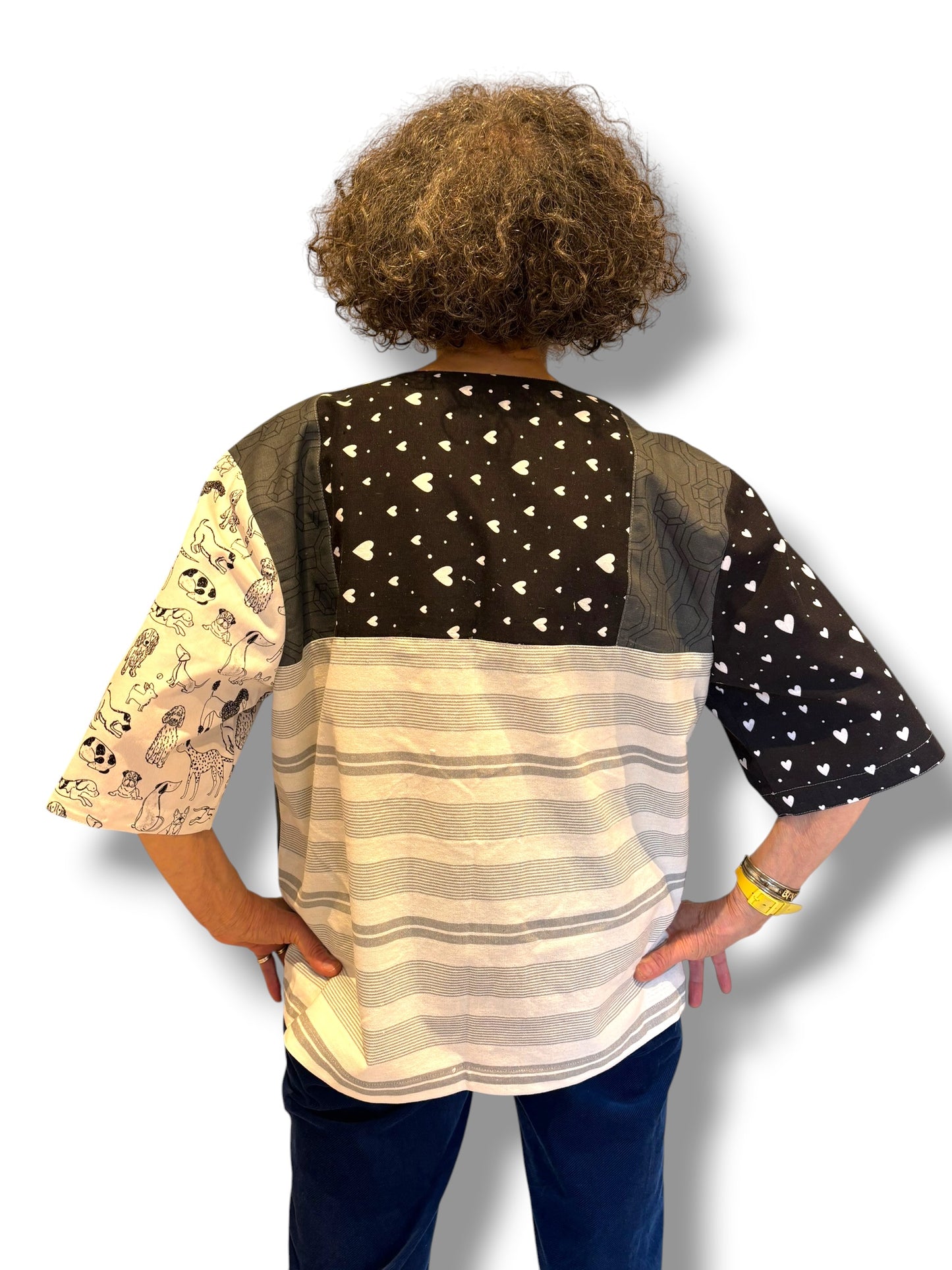 The black and white collarless tea-shirt