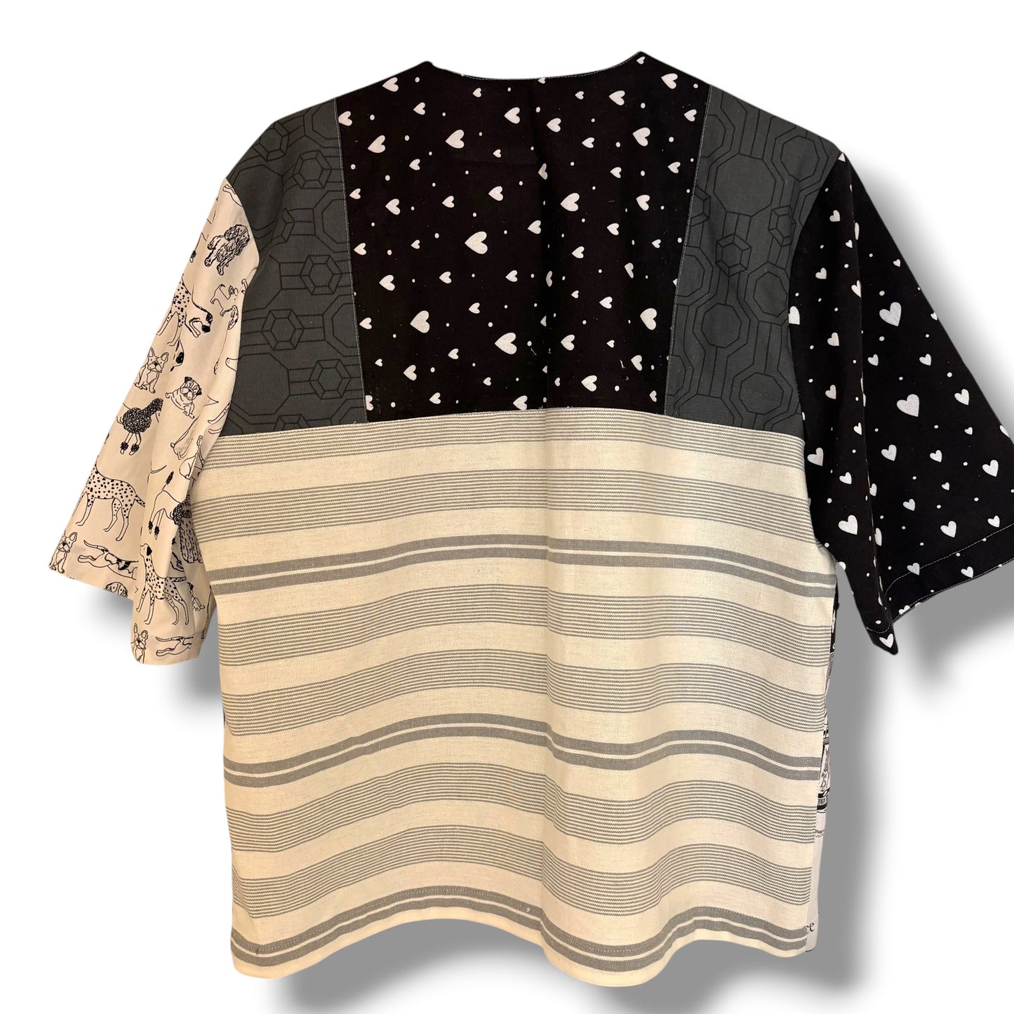 The black and white collarless tea-shirt